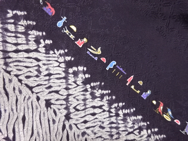  未使用品　仕立て上がり　板締め絞り動物更紗模様訪問着